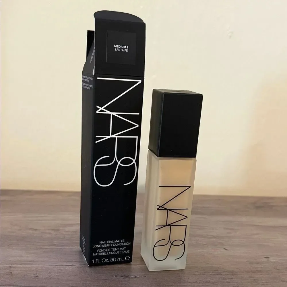 NARS- Natural Matte Longwear Pore Blurring Foundation Medium 2 Santa Fe